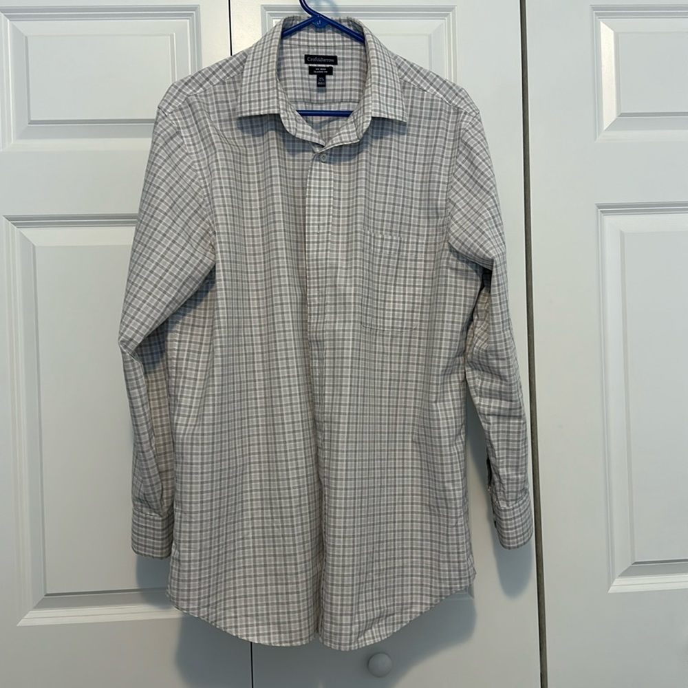 Croft and Barrow Men’s white checker pattern dress shirt 16.5 32/33